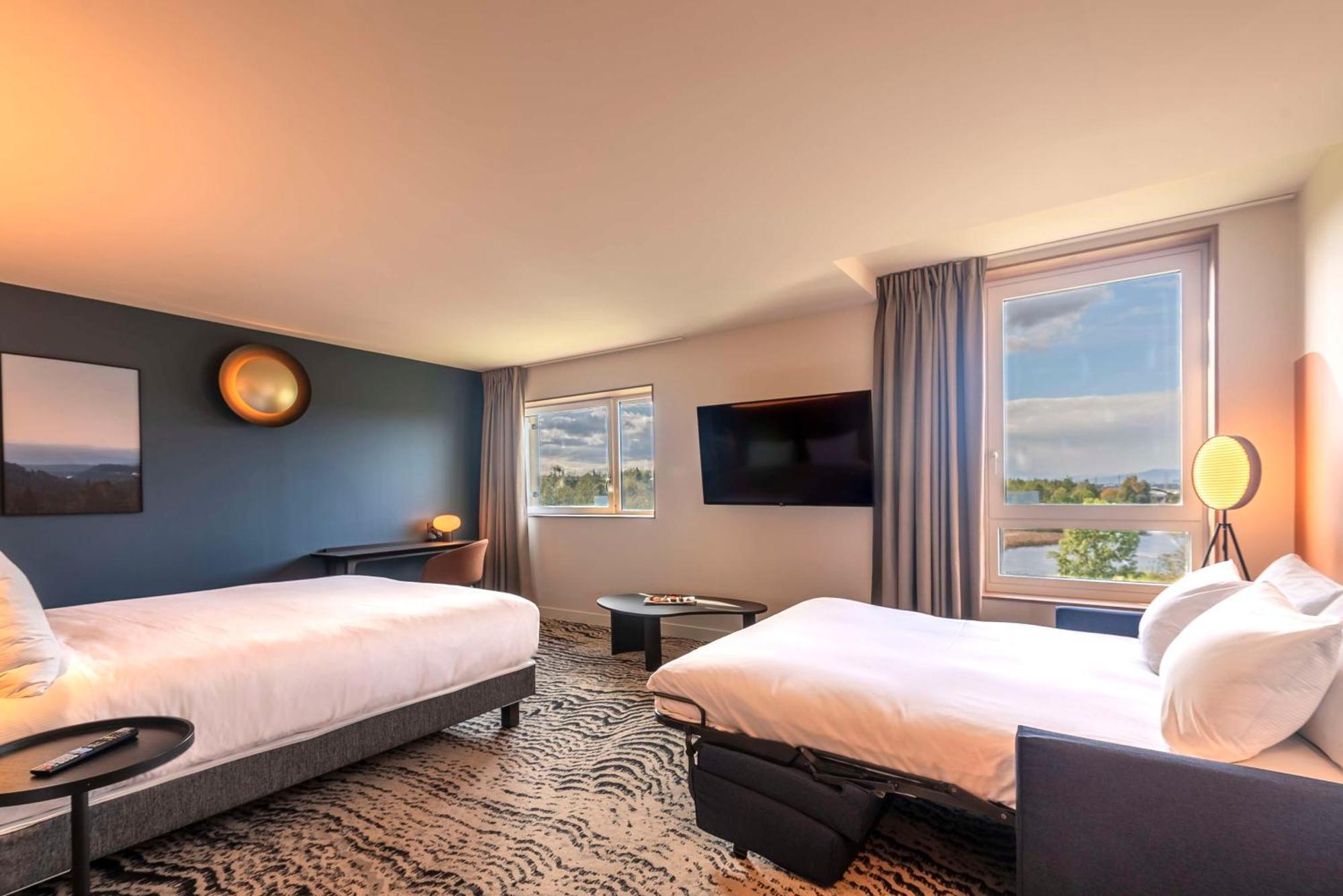 Doubletree By Hilton Lyon Eurexpo & Spa Saint-Priest  Exterior foto