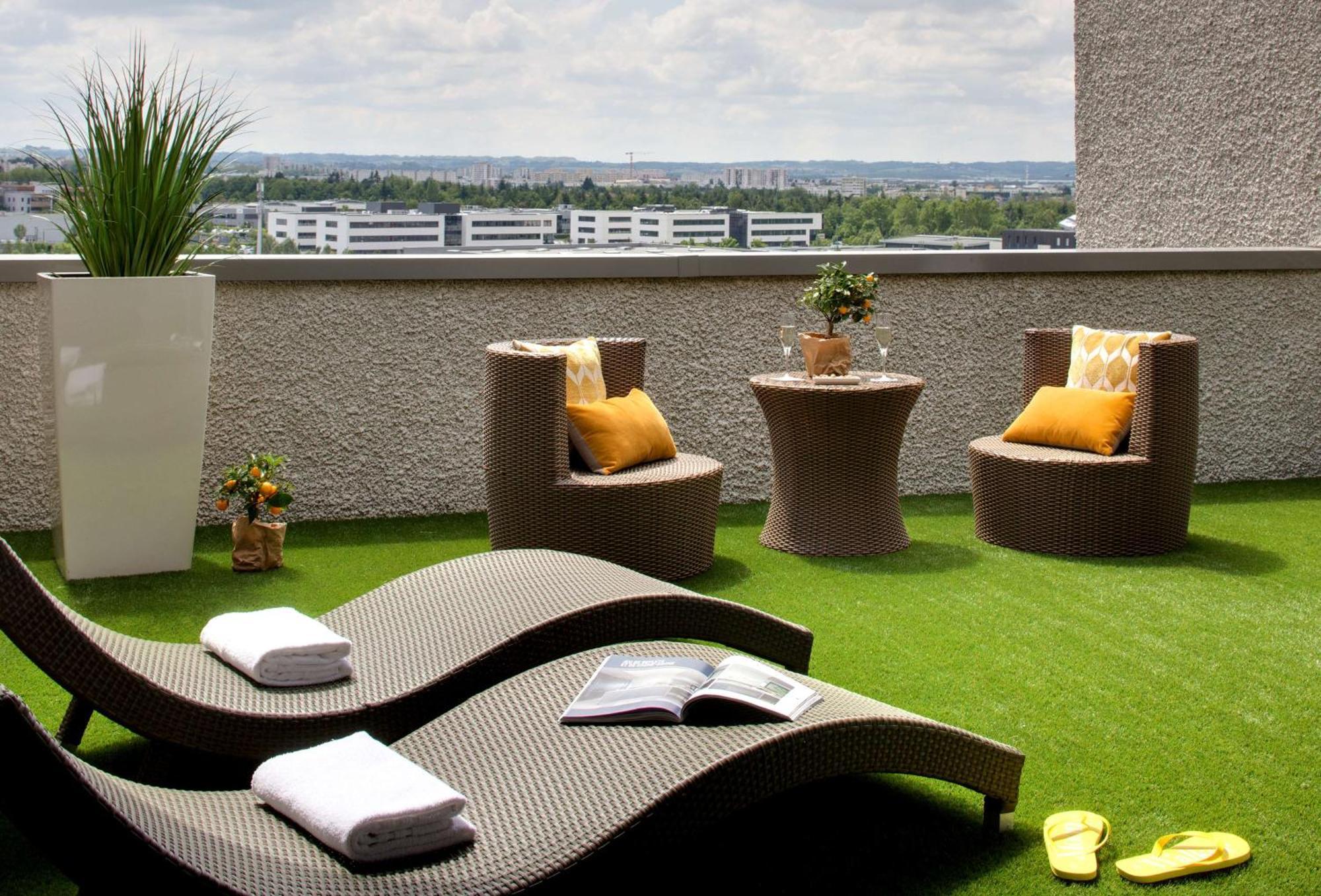 Doubletree By Hilton Lyon Eurexpo & Spa Saint-Priest  Exterior foto