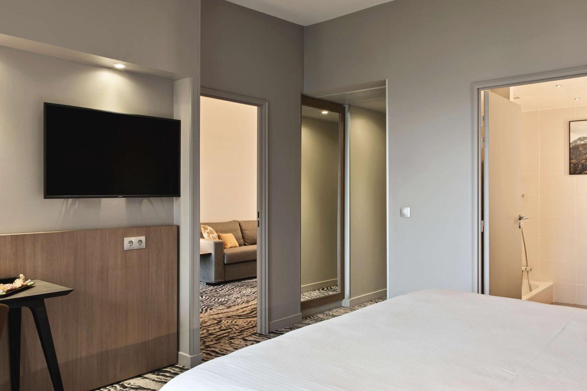 Doubletree By Hilton Lyon Eurexpo & Spa Saint-Priest  Exterior foto