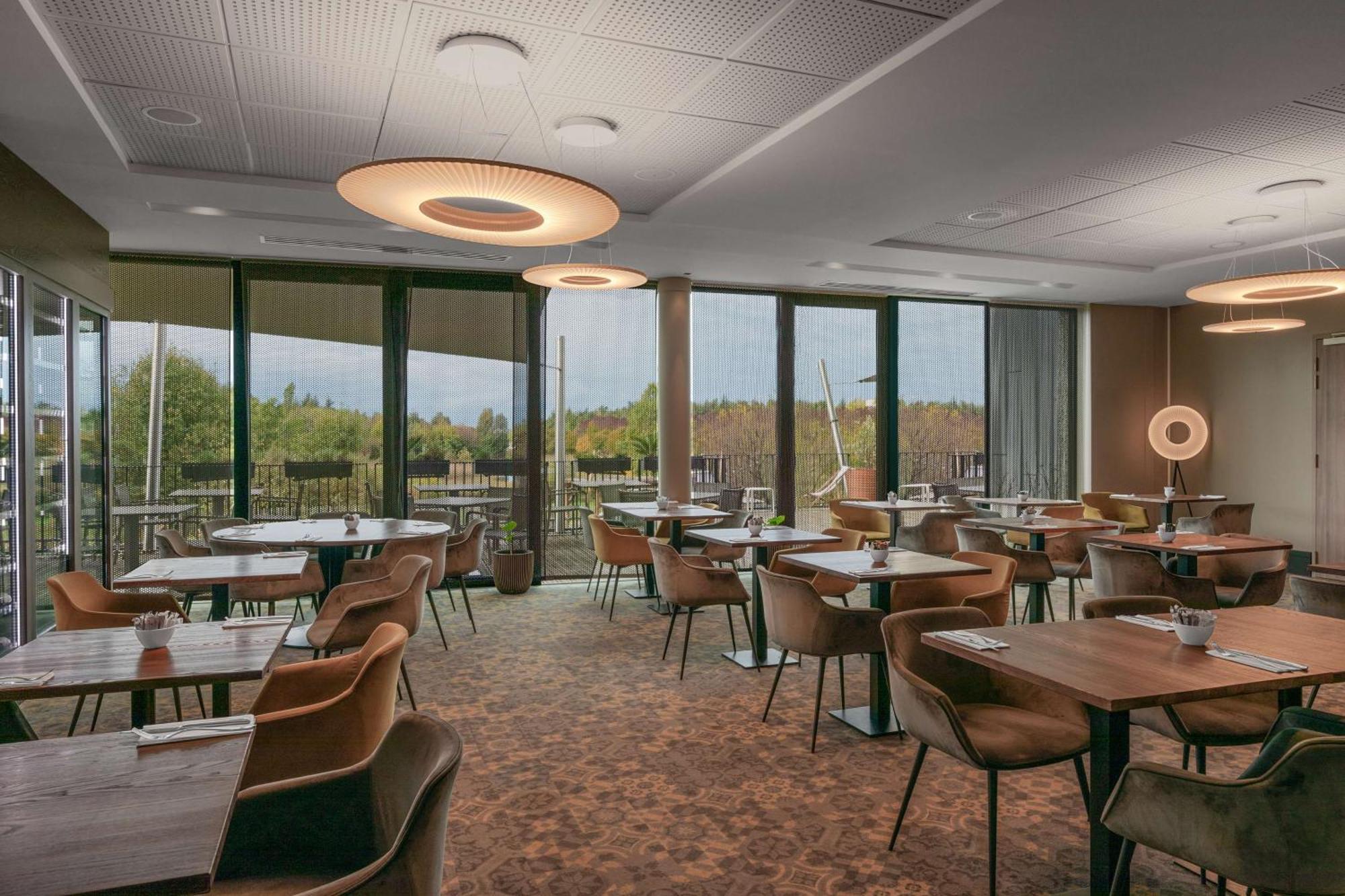Doubletree By Hilton Lyon Eurexpo & Spa Saint-Priest  Exterior foto