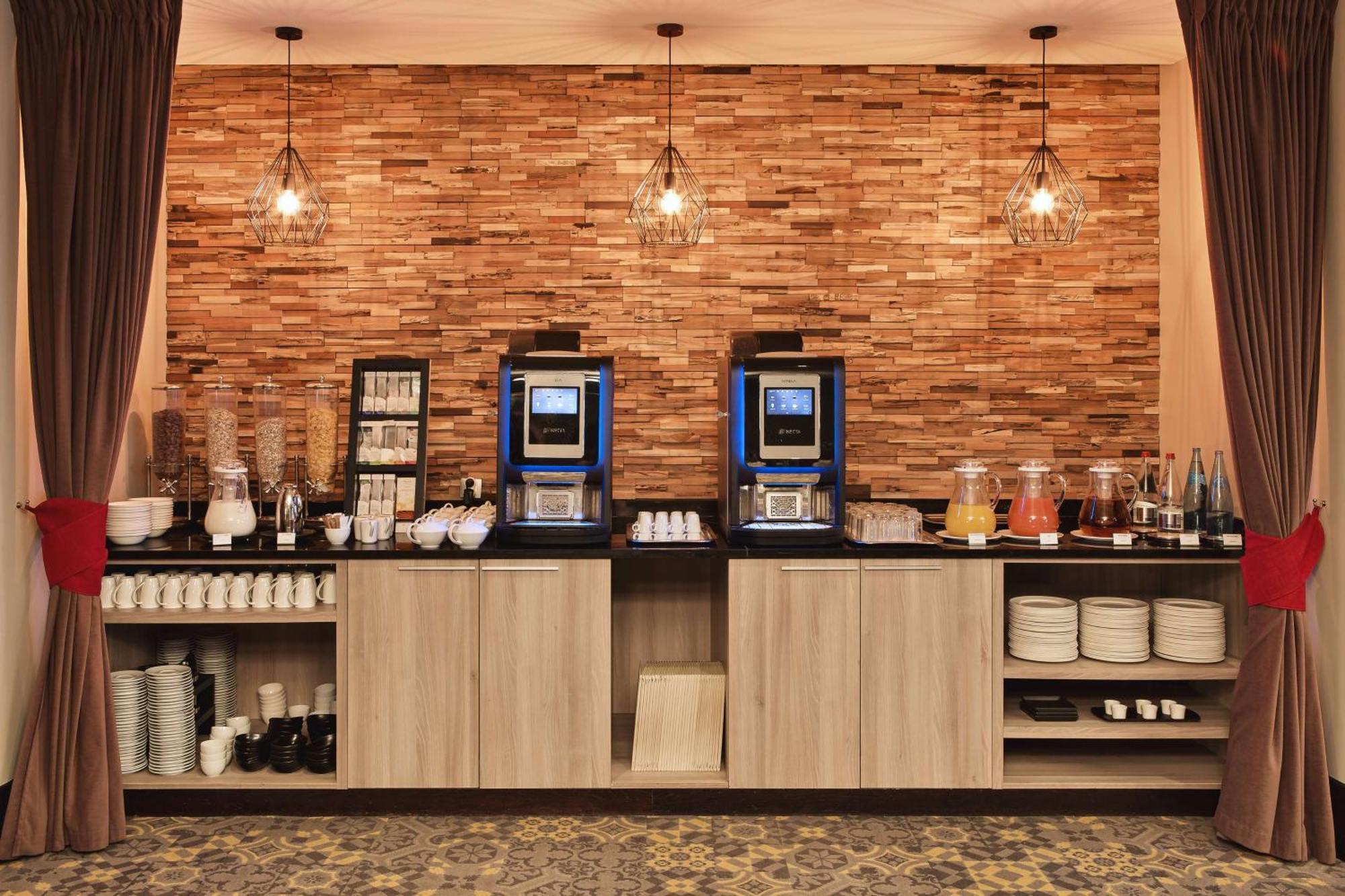 Doubletree By Hilton Lyon Eurexpo & Spa Saint-Priest  Exterior foto