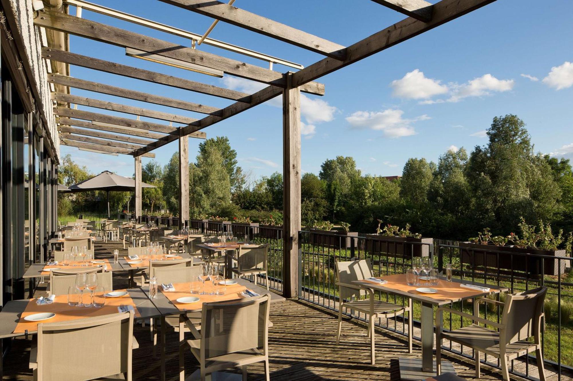 Doubletree By Hilton Lyon Eurexpo & Spa Saint-Priest  Exterior foto