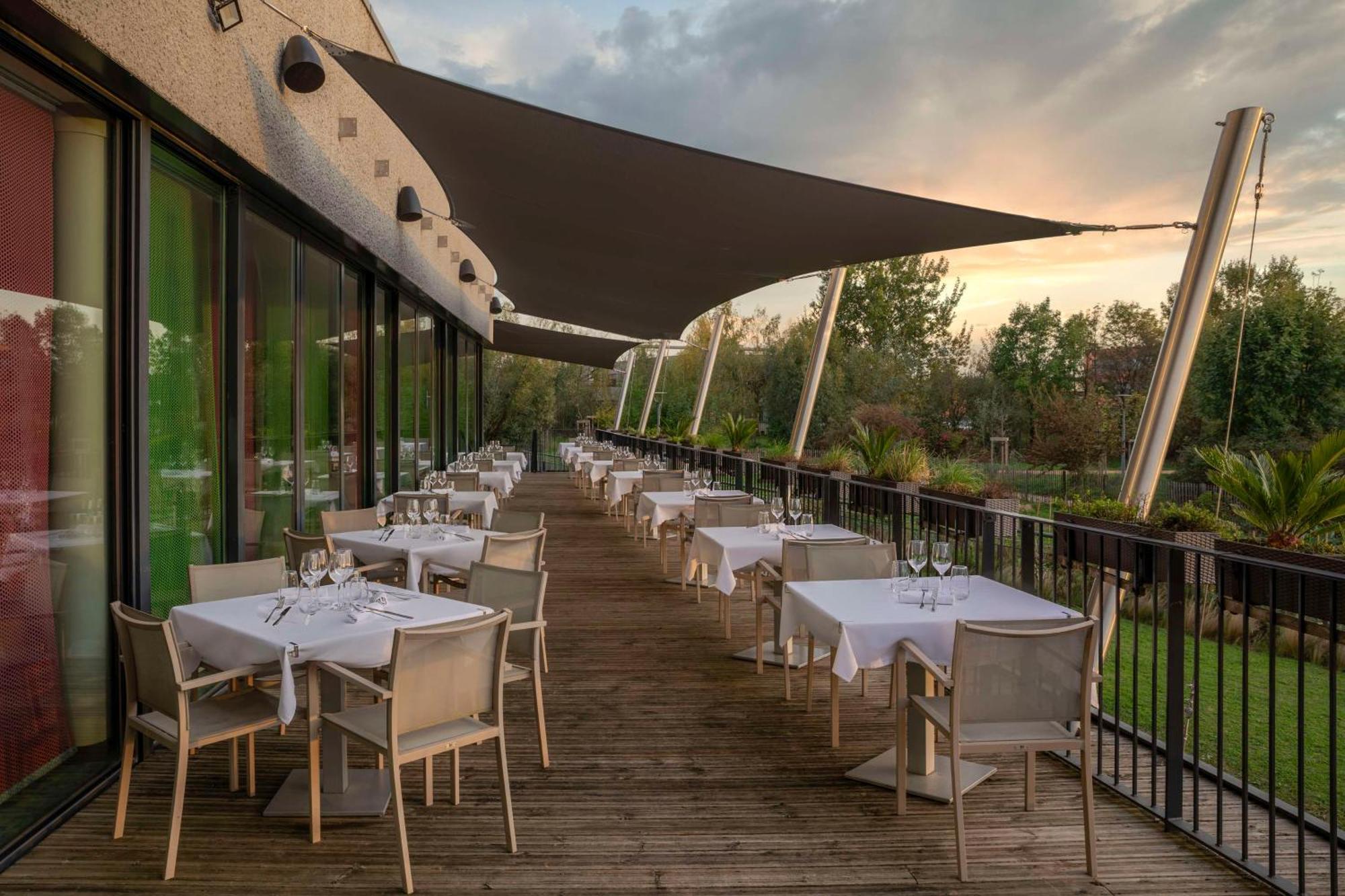 Doubletree By Hilton Lyon Eurexpo & Spa Saint-Priest  Exterior foto