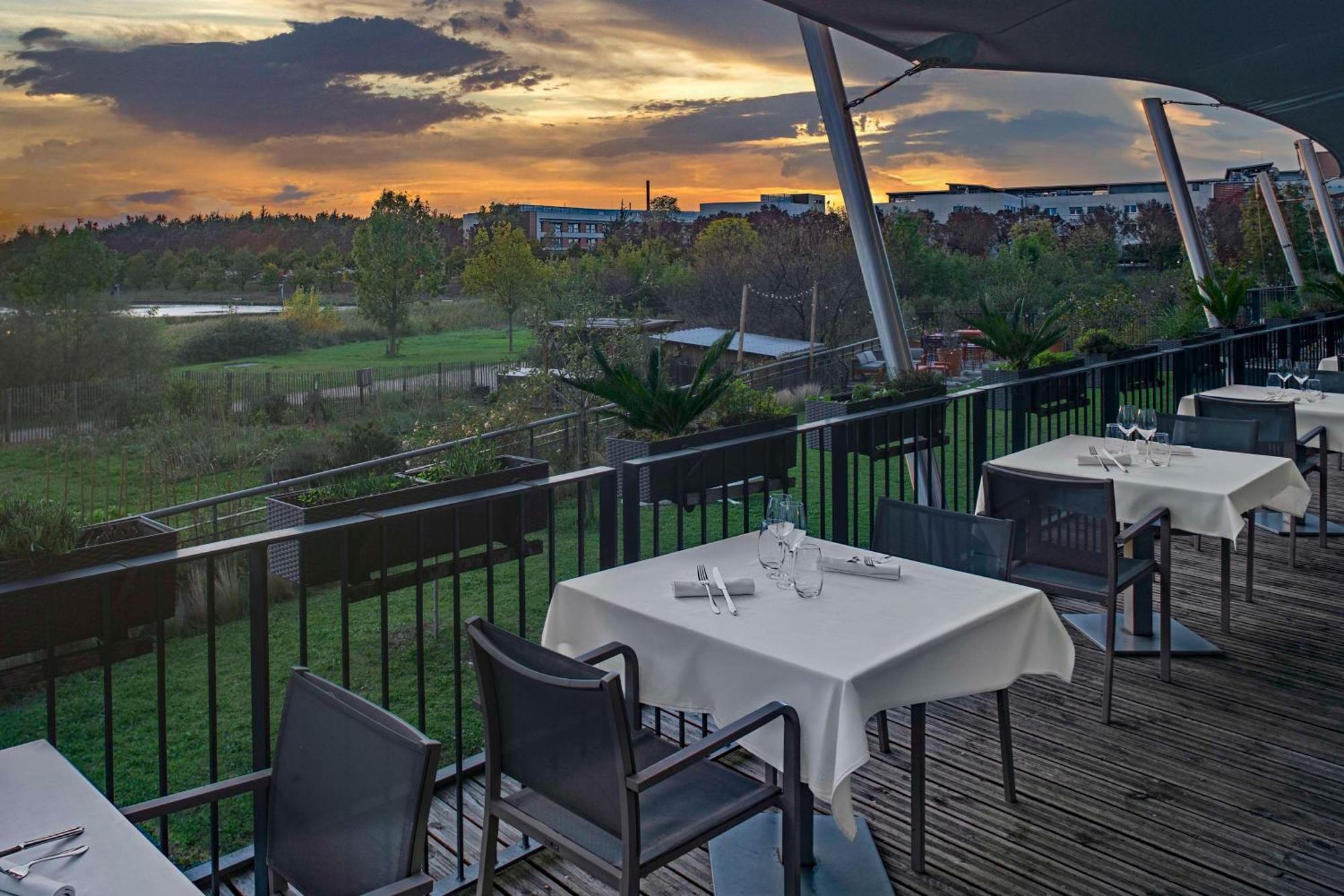 Doubletree By Hilton Lyon Eurexpo & Spa Saint-Priest  Exterior foto