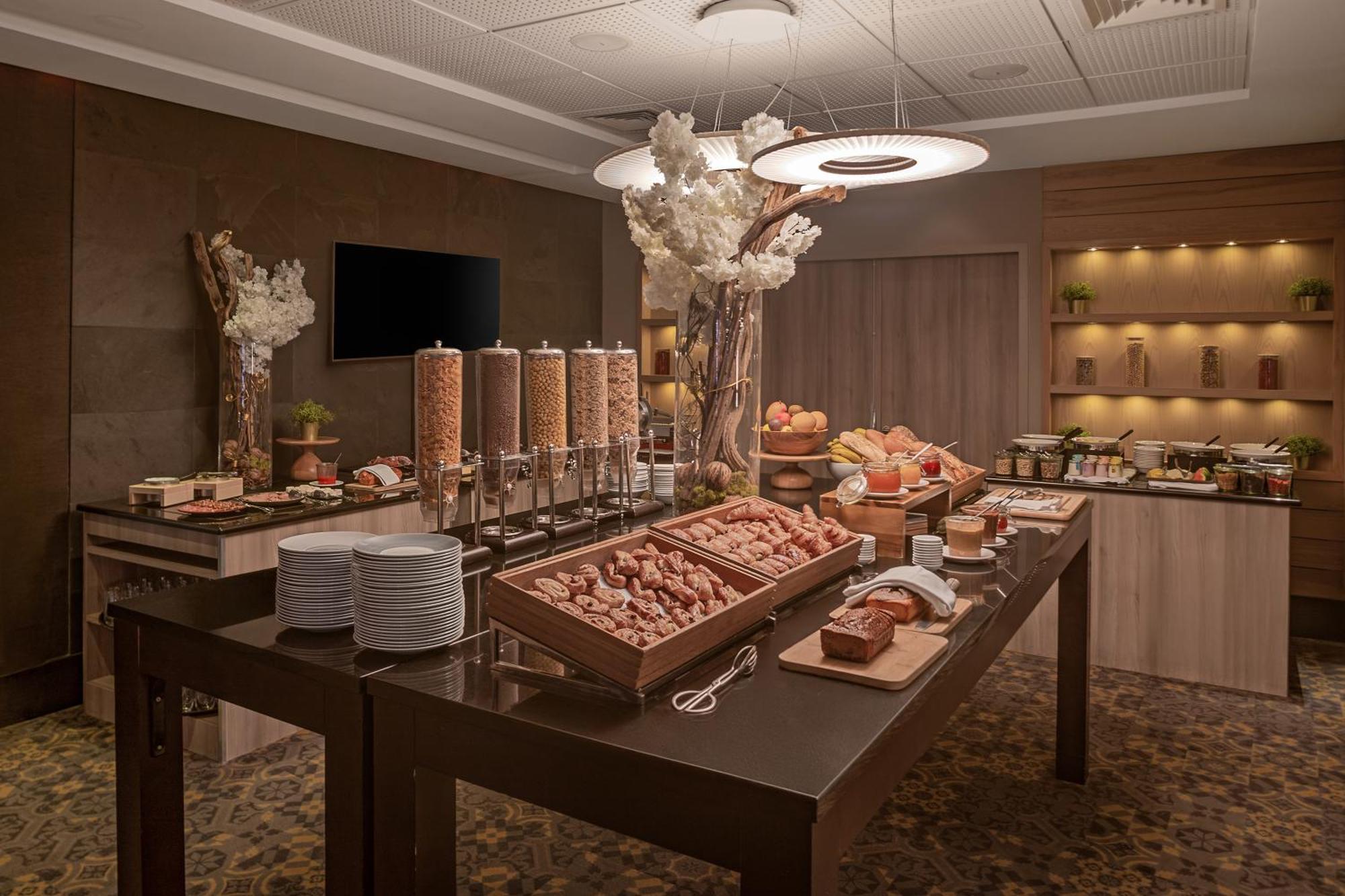 Doubletree By Hilton Lyon Eurexpo & Spa Saint-Priest  Exterior foto